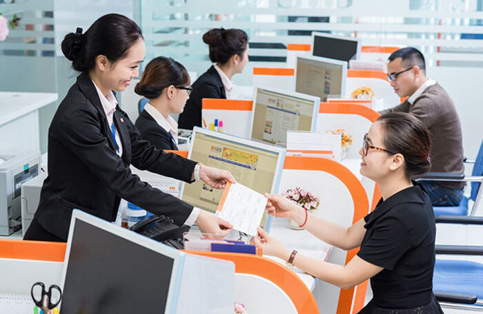 Nhân viên ngân hàng là một trong những ngành nghề hot nhất hiện nay với nhu cầu tuyển dụng nhân lực lớn