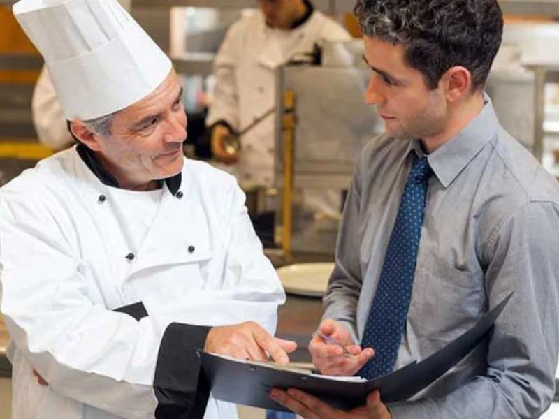 Lựa chọn nhà cung cấp thực phẩm uy tín hoặc áp dụng mô hình kinh doanh từ trang trại đến bàn ăn