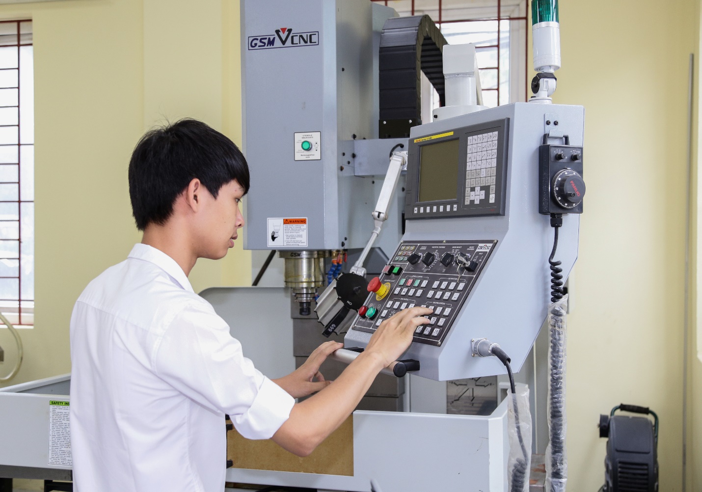 Sinh viên theo ngành điện sẽ được học về hệ thống cung cấp điện