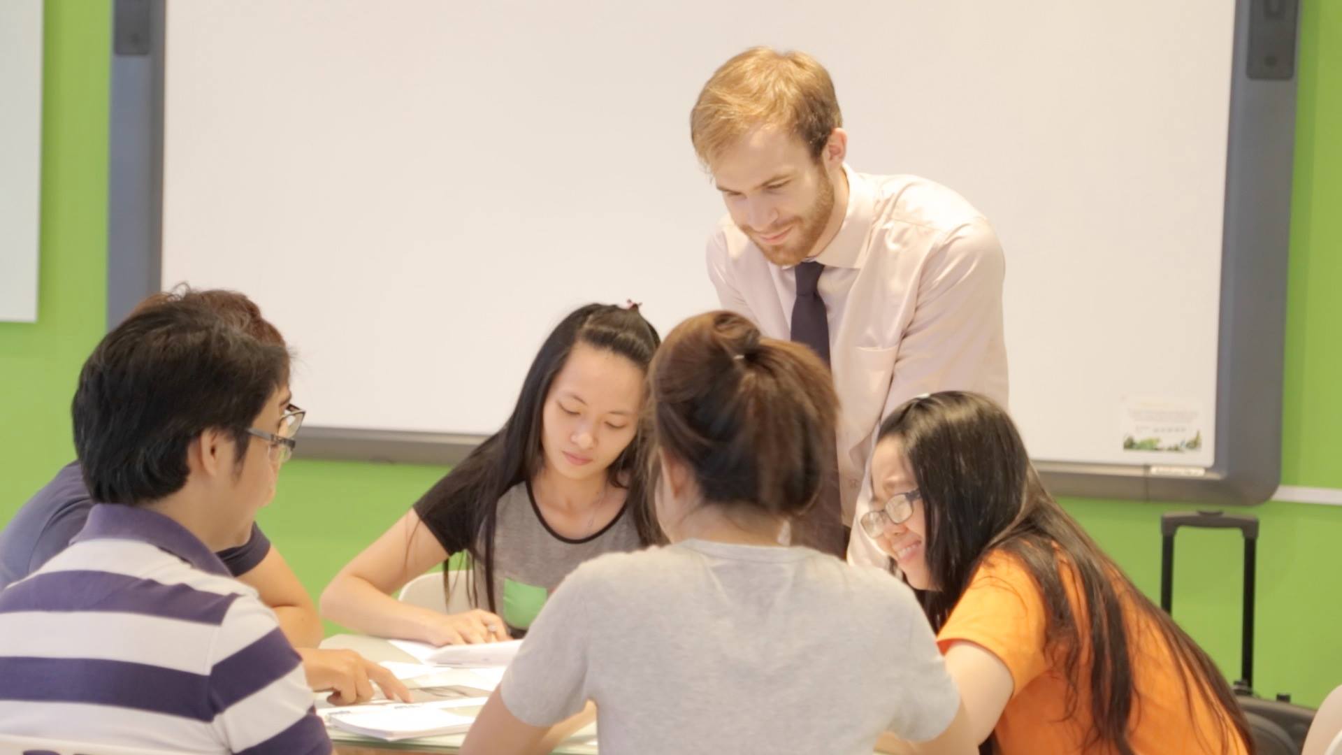 Học ngôn ngữ Anh ra làm gì