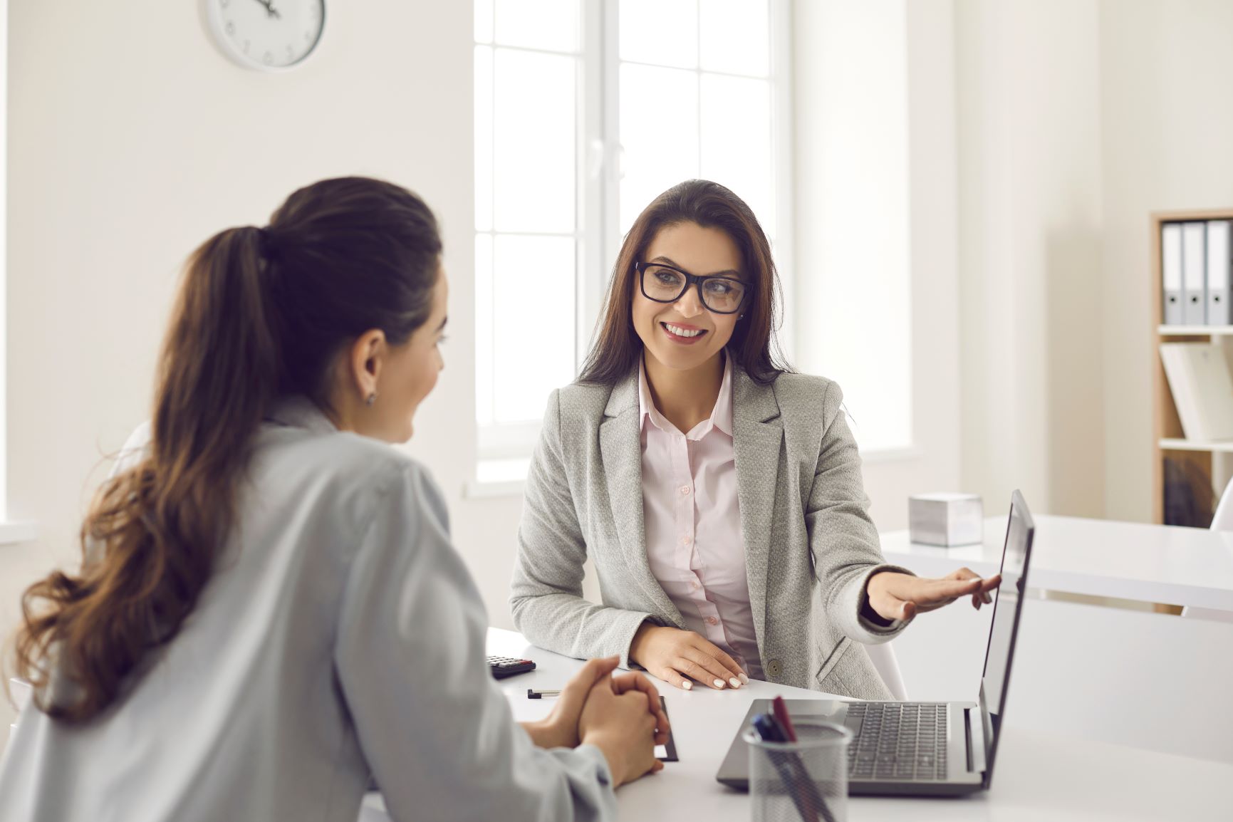 Lợi ích của kỹ năng thuyết phục là gì? Kỹ năng thuyết phục giúp bạn xây dựng các mối quan hệ tốt đẹp và bền chặt