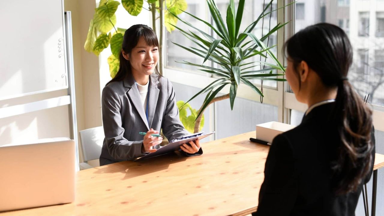 Tuyển dụng tiếng Anh là gì?