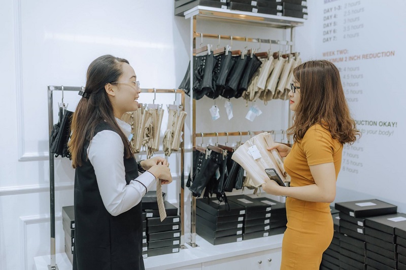 Nhân viên tại shop quần áo, siêu thị không đòi hỏi bằng cấp hay kinh nghiệm lâu năm