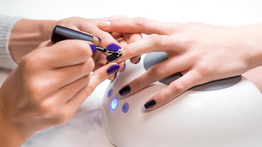 Nhu cầu làm đẹp tăng nên thợ làm nail thường được tuyển dụng nhiều ở quận 12