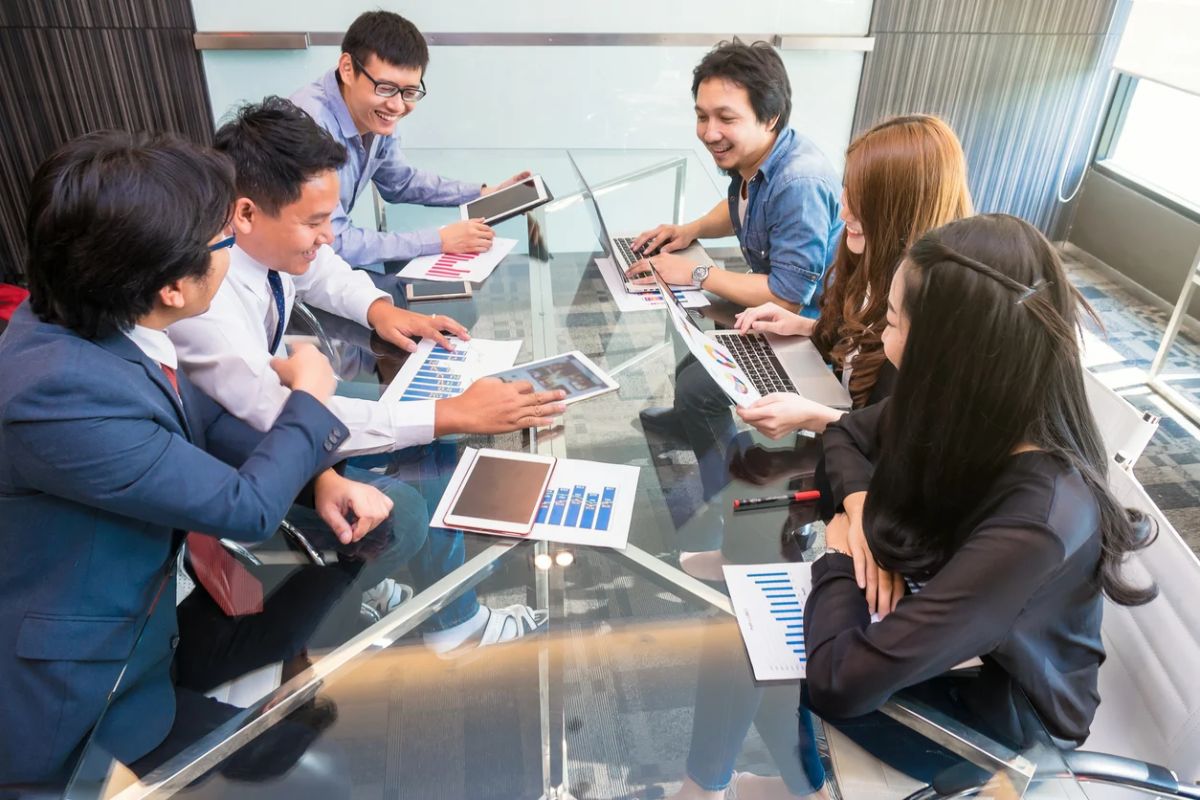Nhu cầu lấp đầy các vị trí trong doanh nghiệp nước ngoài mở ra nhiều cơ hội việc làm quốc tế cho người Việt Nam