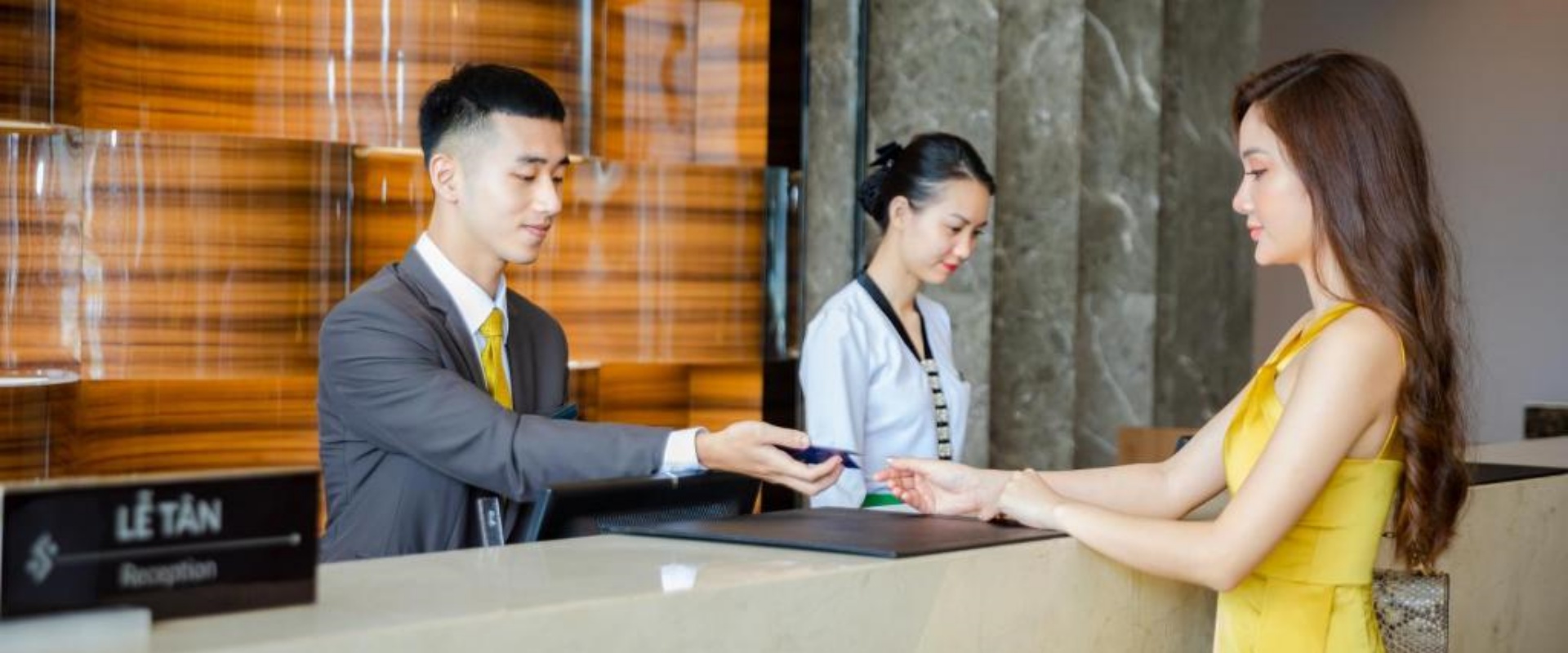 Giao tiếp lễ tân khách sạn 10