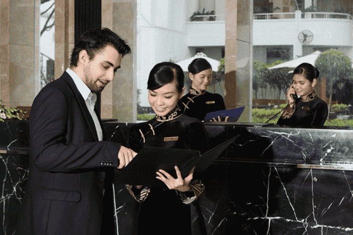 Giao tiếp lễ tân khách sạn 9