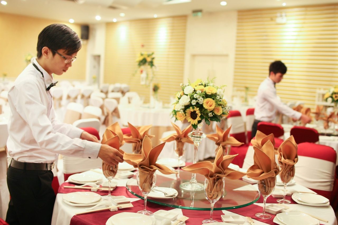 Nỗ lực làm việc sẽ giúp cho nhân viên phục vụ nâng cao thu nhập