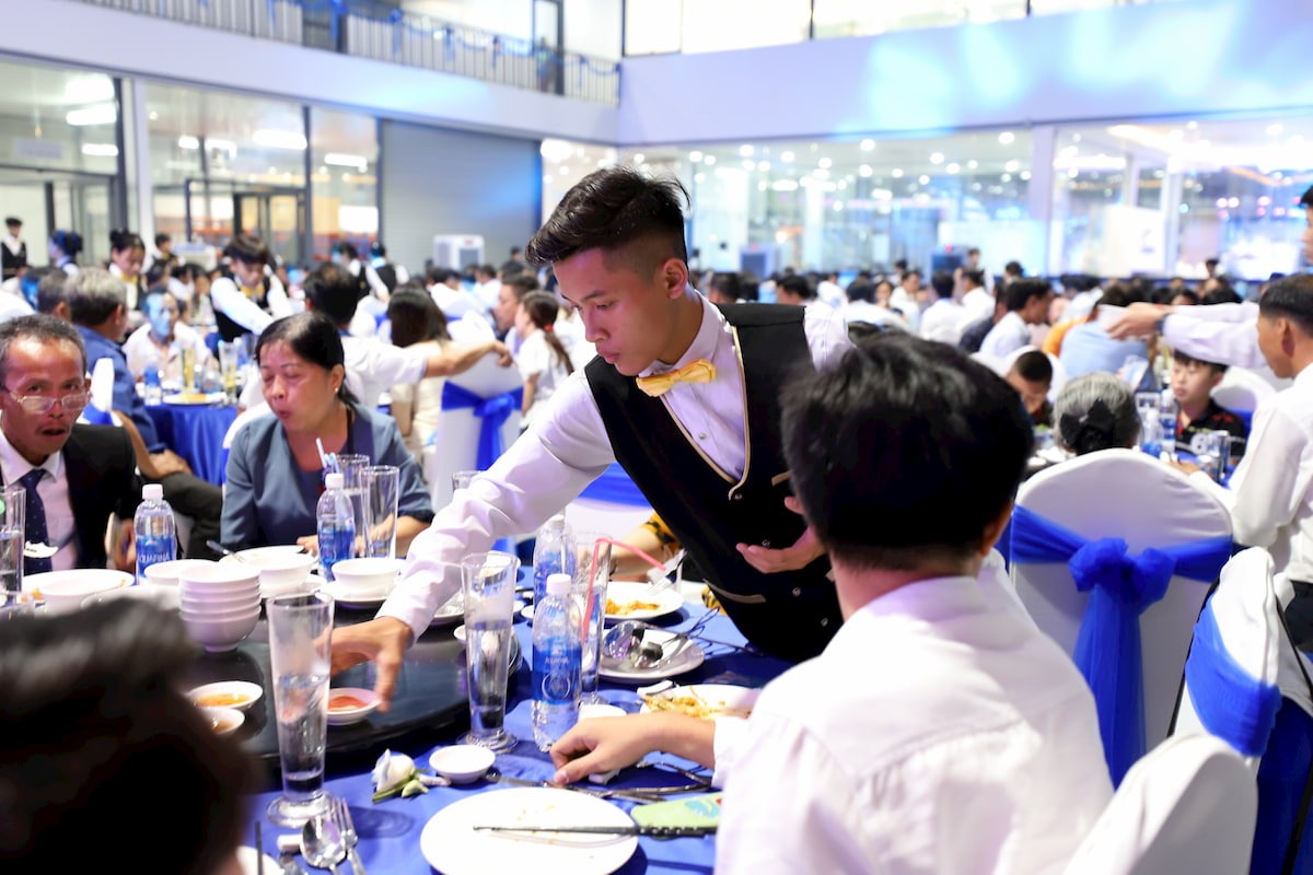 Lương nhân viên phục vụ theo kinh nghiệm