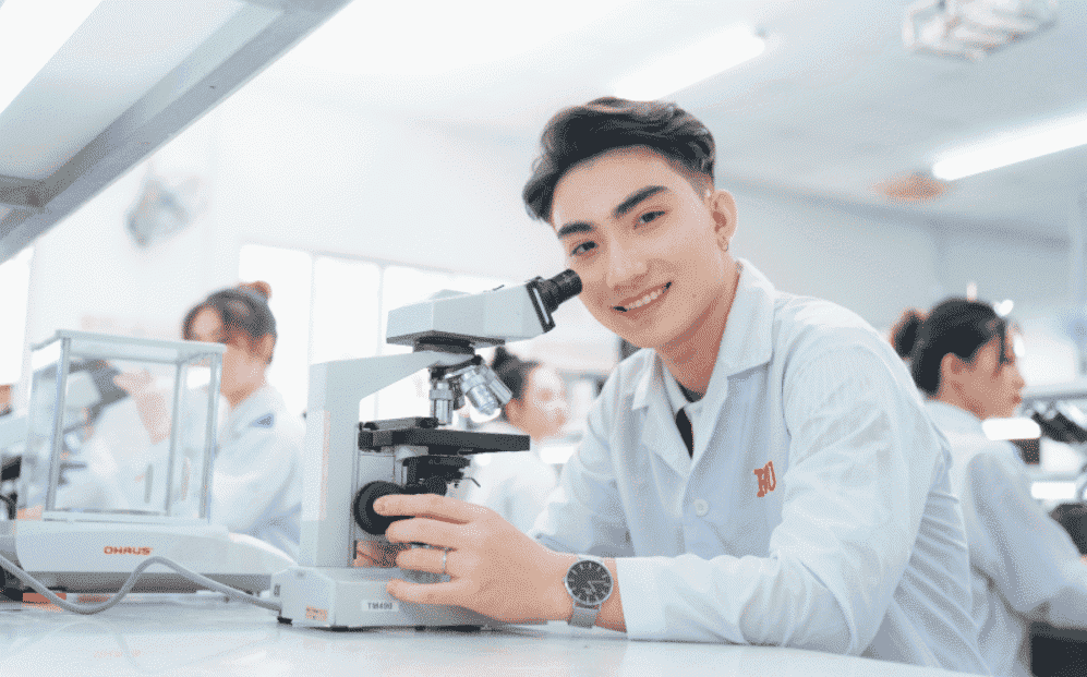 Trang bị kiến thức về lĩnh vực y học giúp các nhân viên kinh doanh dễ dàng bán hàng