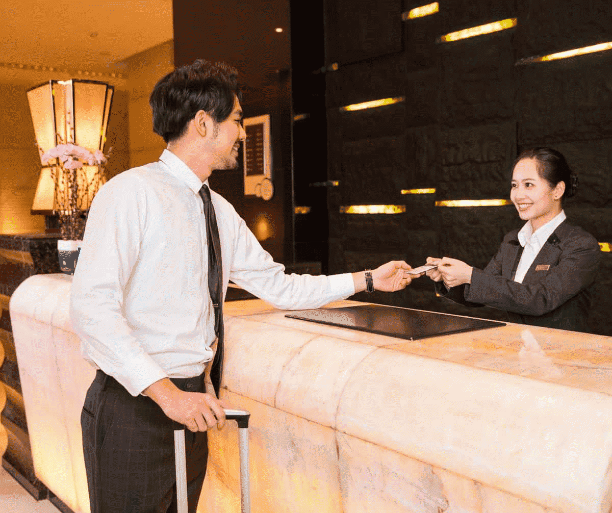Nghiệp vụ lễ tân tiếng anh cũng là receptionist