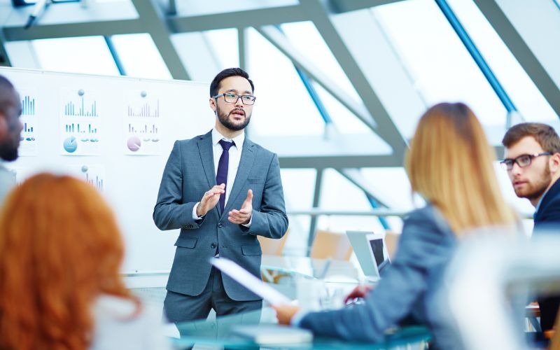 Để đưa ra được kế hoạch đối ngoại cần có khả năng phân tích vấn đề