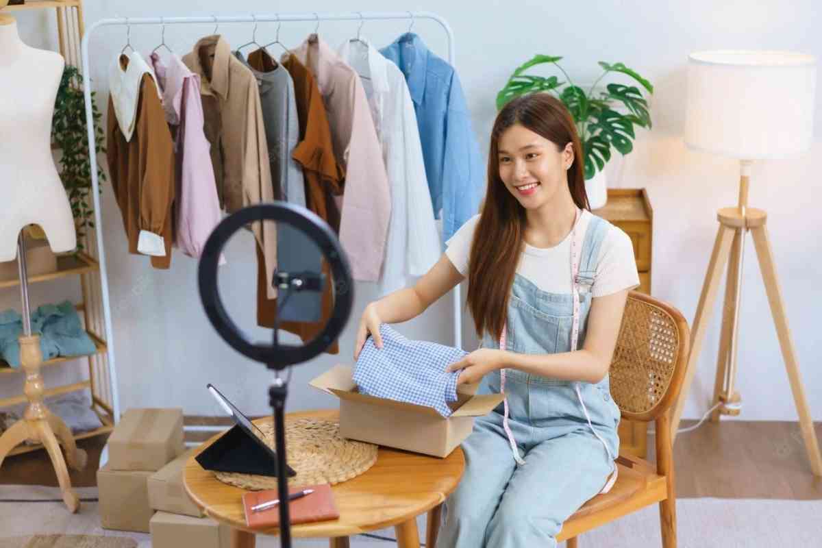 Ứng viên livestream có thể tương tác trực tiếp với người xem, hỗ trợ trả lời câu hỏi bất ngờ
