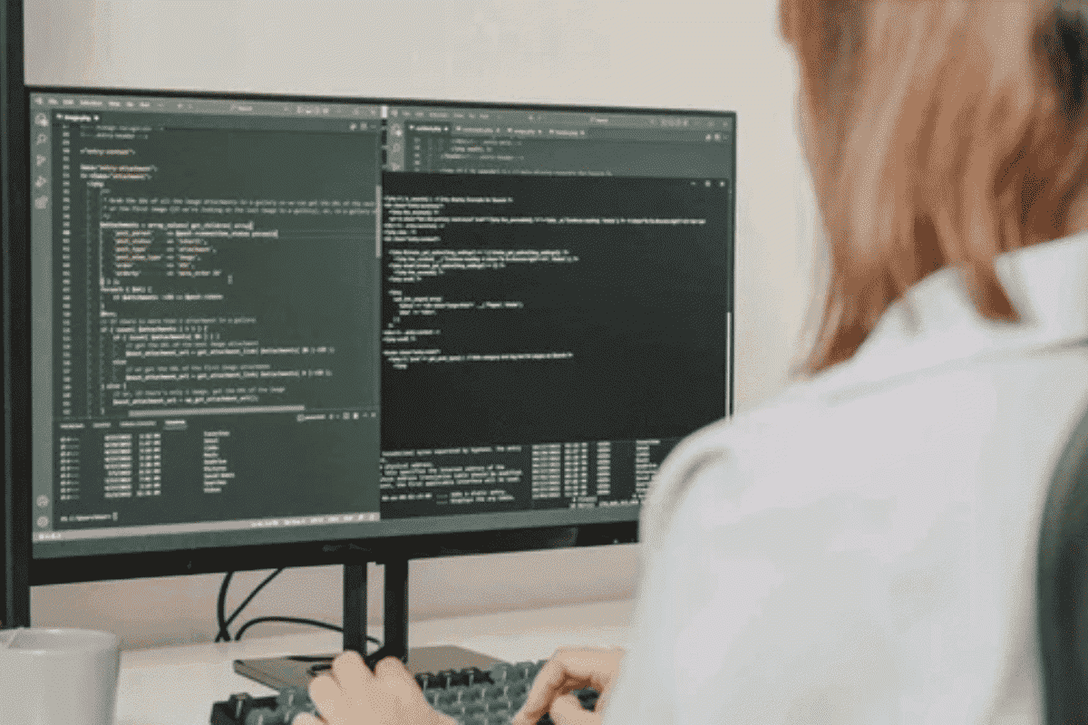NestJS rất thích hợp cho các ứng dụng doanh nghiệp với hệ thống lớn