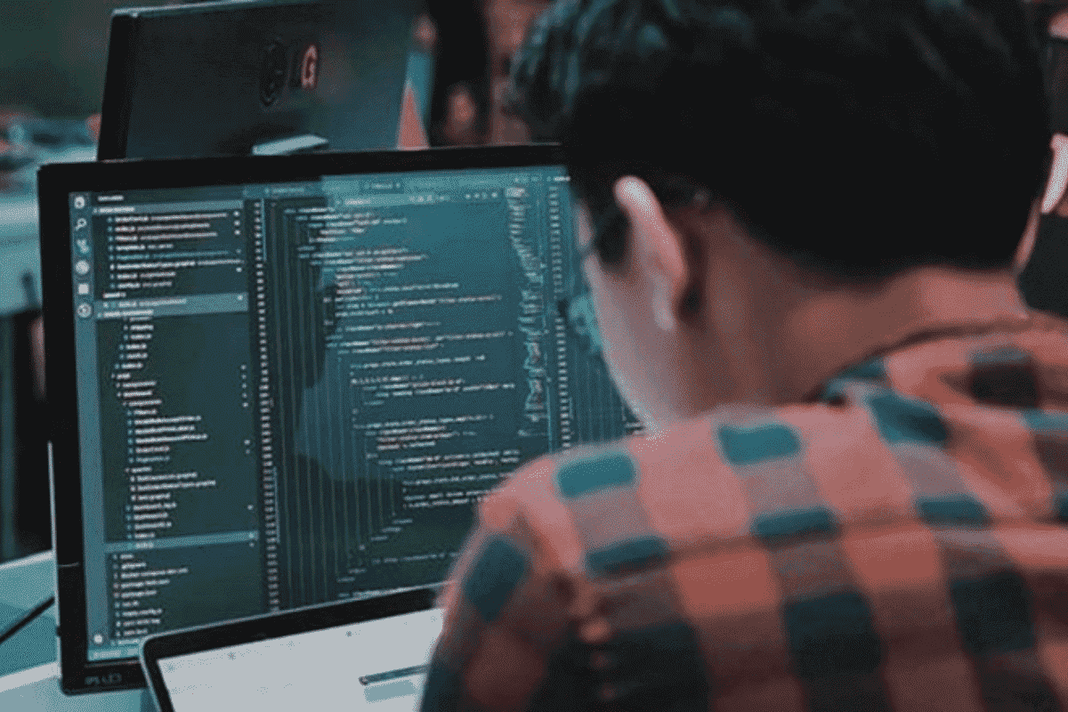 Laravel là một framework PHP được ưa chuộng trong phát triển ứng dụng web